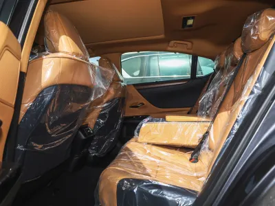 2025 لكزس إي إس 350