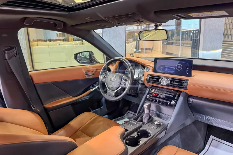 2023 لكزس آي إس 300