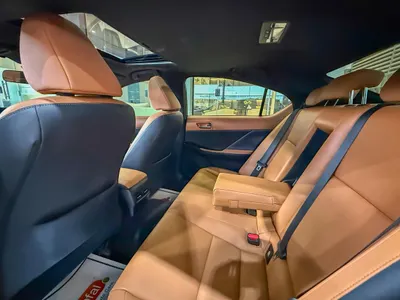 2023 لكزس آي إس 300