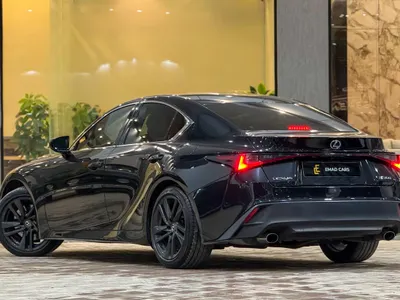 2023 لكزس آي إس 300