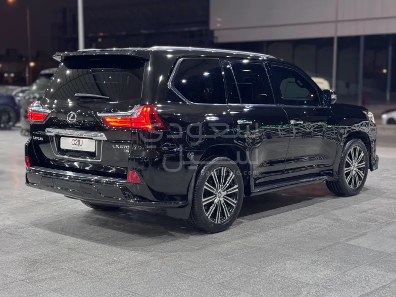 2018 لكزس إل إكس 570 اس