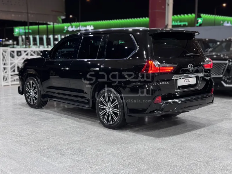 2018 لكزس إل إكس 570 اس