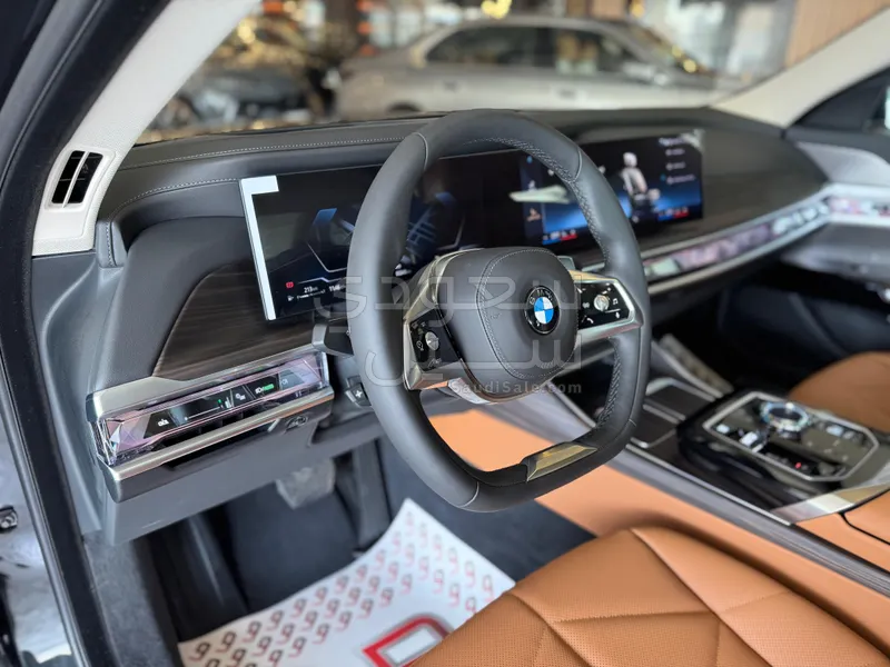 2026 بي ام دبليو الفئة السابعة 735أي