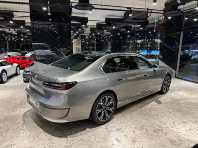 2026 بي ام دبليو الفئة السابعة 735أي