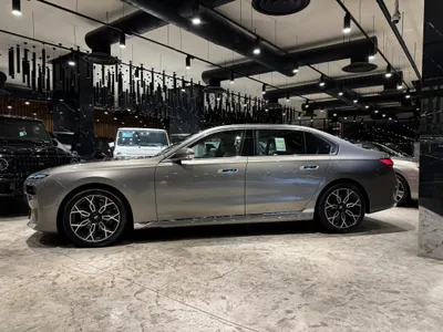 2026 بي ام دبليو الفئة السابعة 735أي