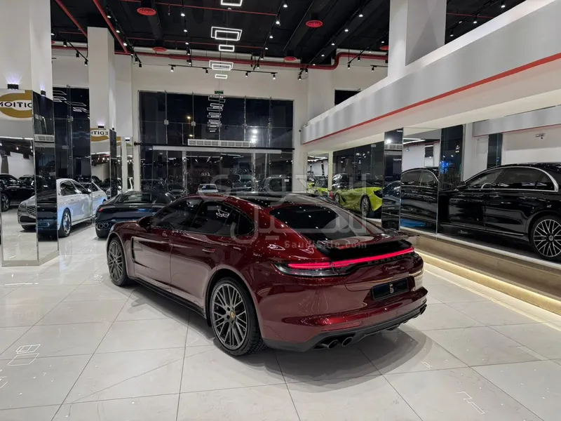 2022 بورش بانميرا 4 بلاتينيوم اديشن