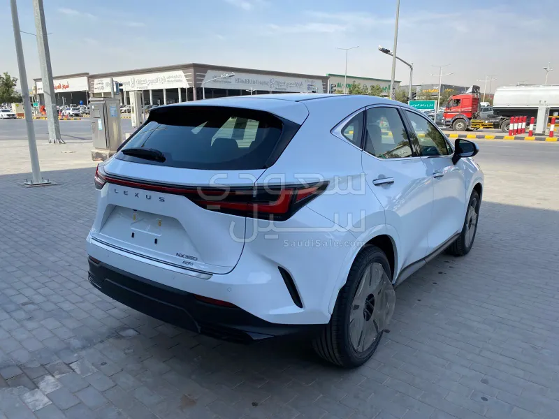 2026 لكزس إن إكس 350