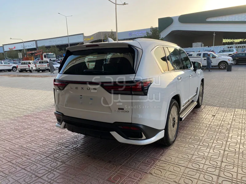 2026 لكزس إل إكس 600 إف