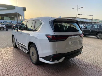 2026 لكزس إل إكس 600 إف