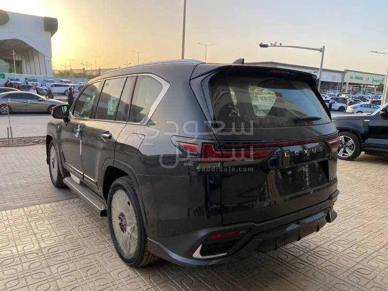 2026 لكزس إل إكس 600 إف