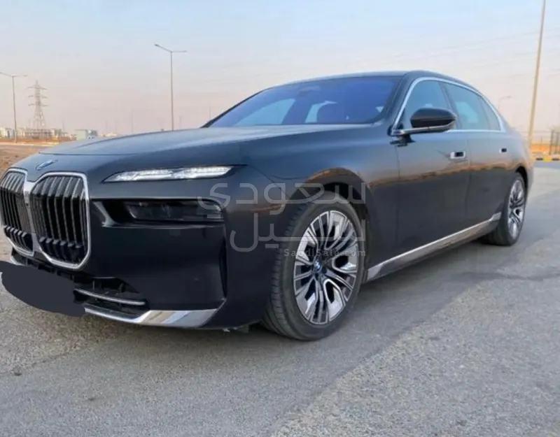 2024 بي ام دبليو الفئة السابعة 735أي