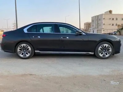 2024 بي ام دبليو الفئة السابعة 735أي