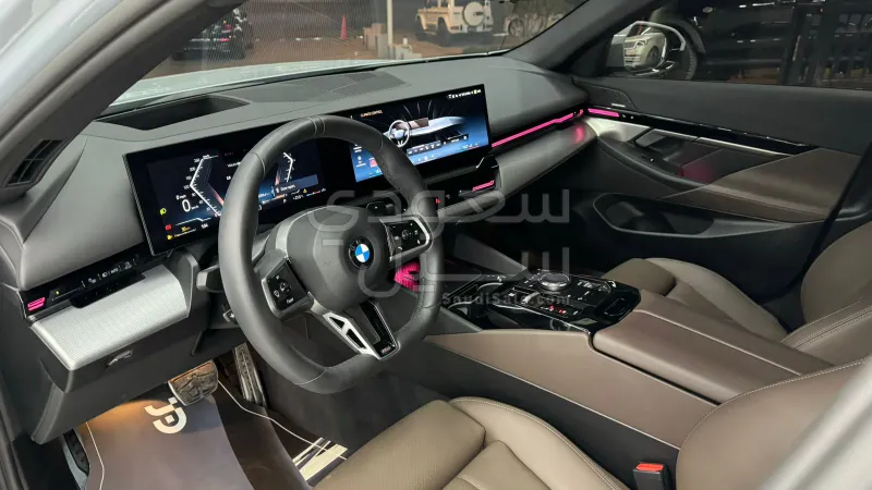 2024 بي ام دبليو الفئة الخامسة 520 أي