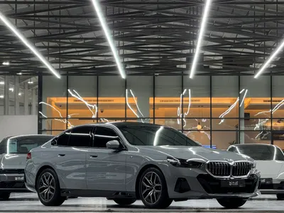 2024 بي ام دبليو الفئة الخامسة 520 أي