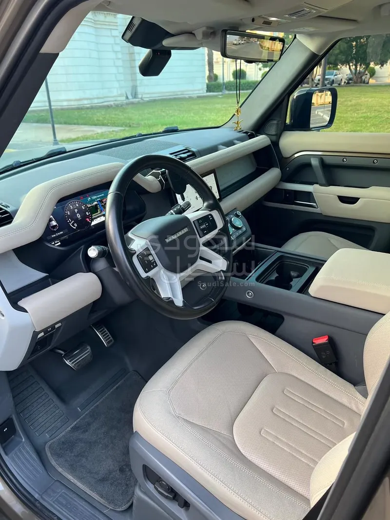 2021 لاند روفر ديفيندر 110