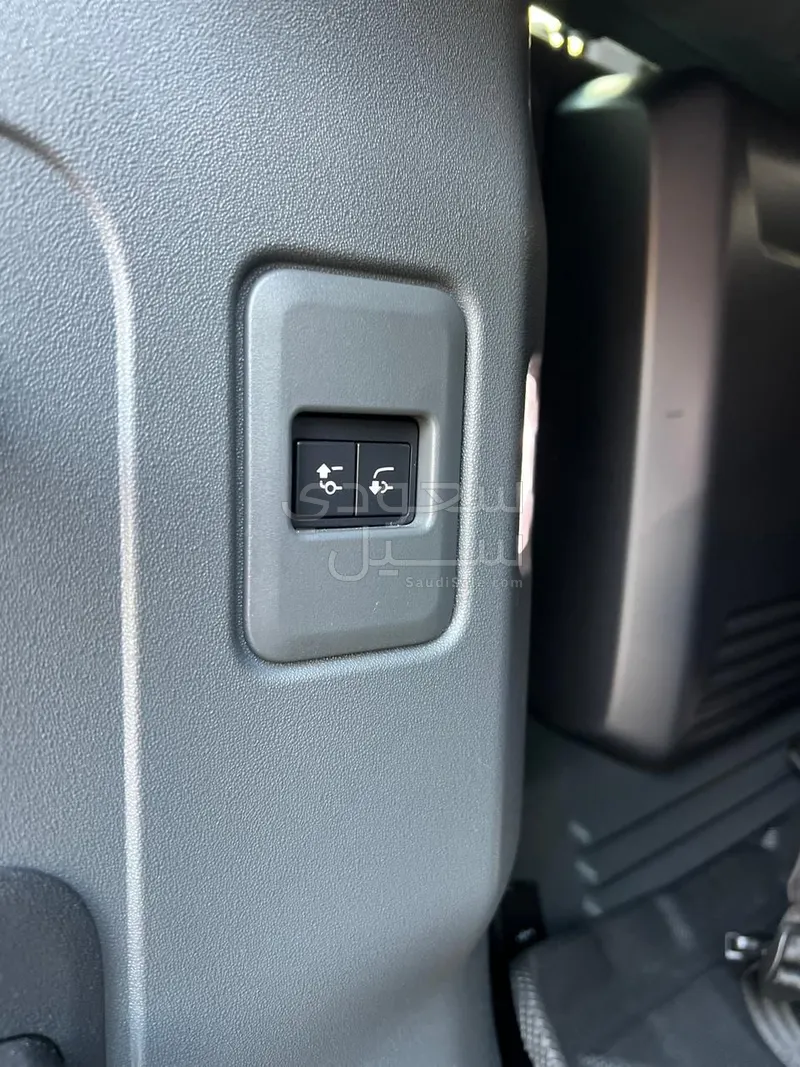 2021 لاند روفر ديفيندر 110