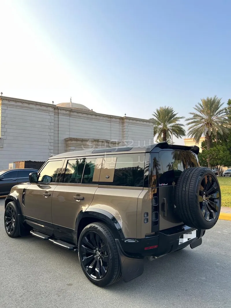 2021 لاند روفر ديفيندر 110