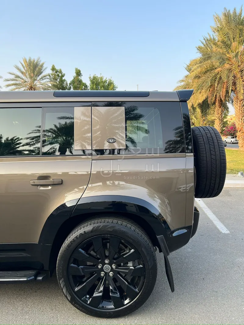 2021 لاند روفر ديفيندر 110