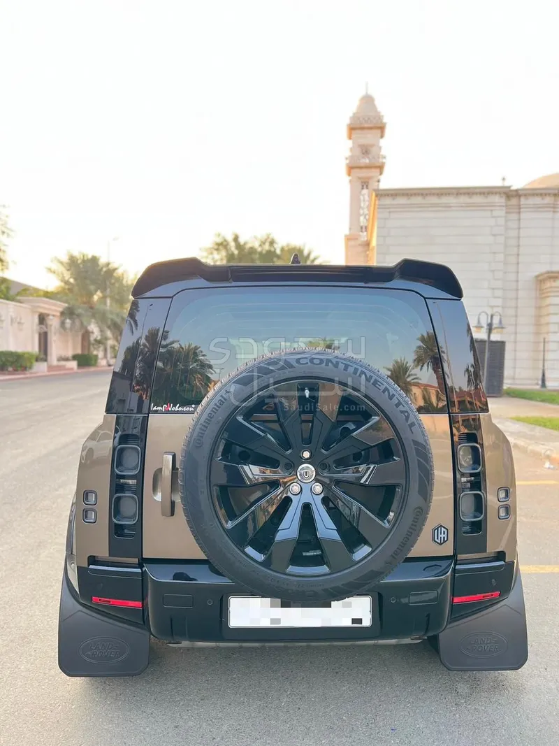 2021 لاند روفر ديفيندر 110