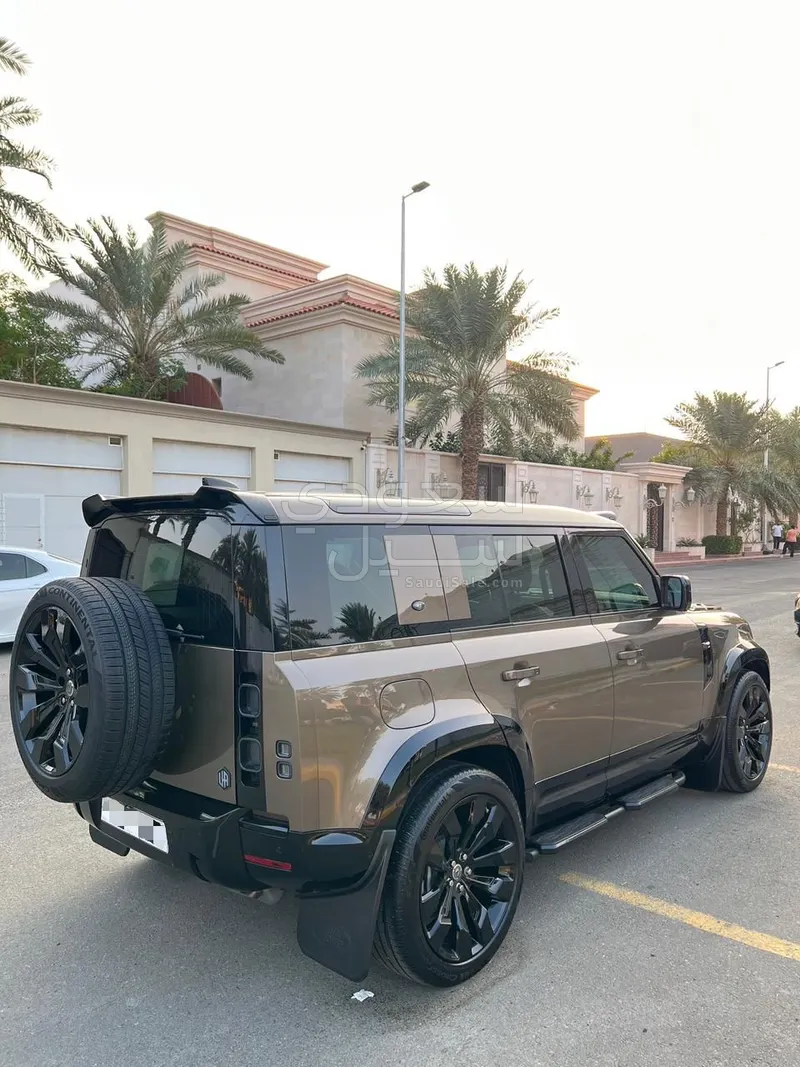 2021 لاند روفر ديفيندر 110