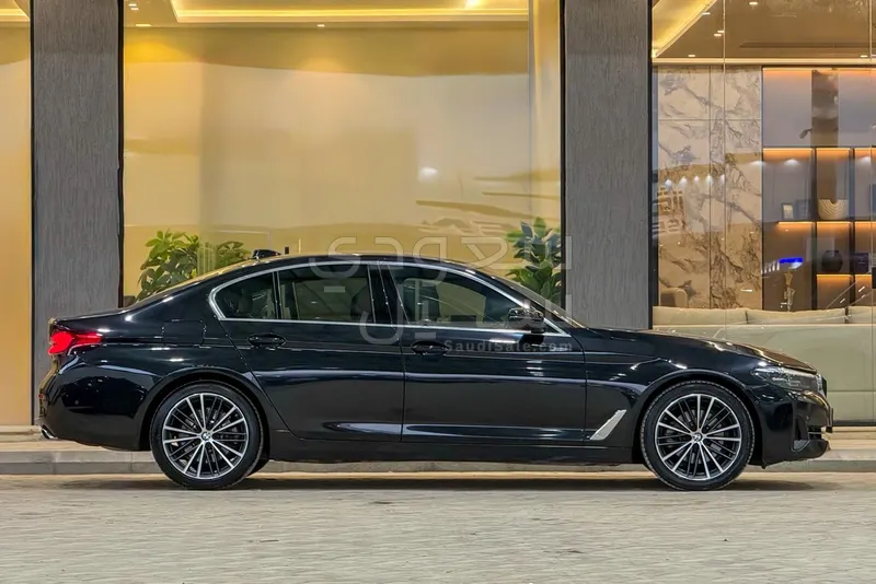 2021 بي ام دبليو الفئة الخامسة 520 أي