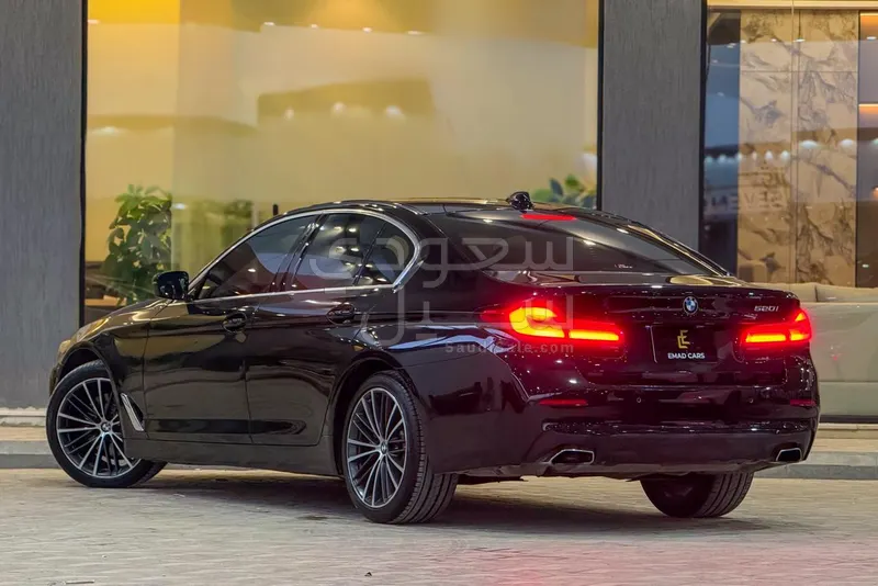 2021 بي ام دبليو الفئة الخامسة 520 أي