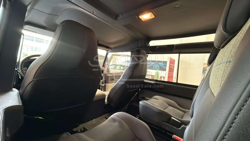 2014 لاند روفر ديفيندر 90