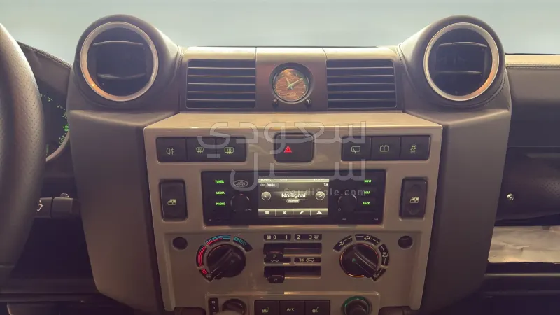 2014 لاند روفر ديفيندر 90