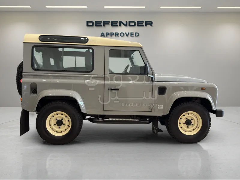 2014 لاند روفر ديفيندر 90