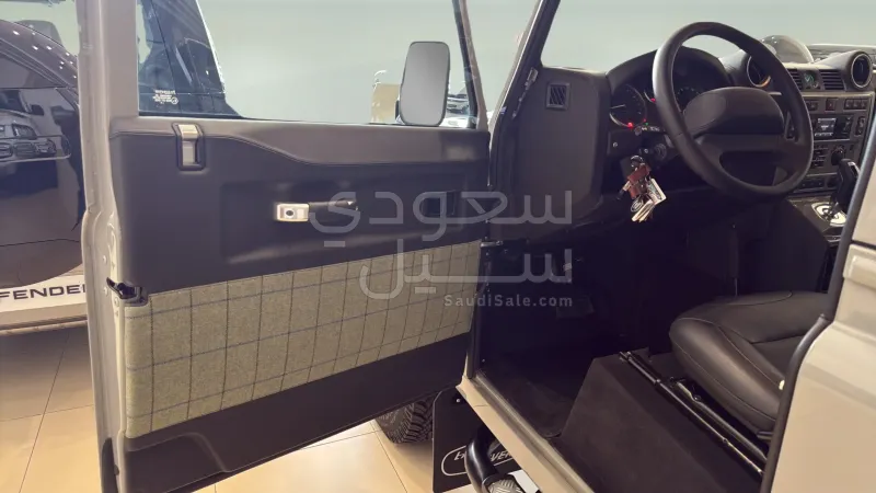 2014 لاند روفر ديفيندر 90