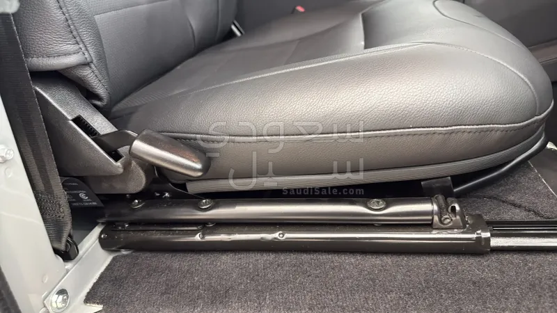 2014 لاند روفر ديفيندر 90