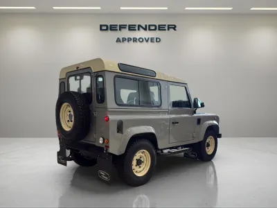 2014 لاند روفر ديفيندر 90