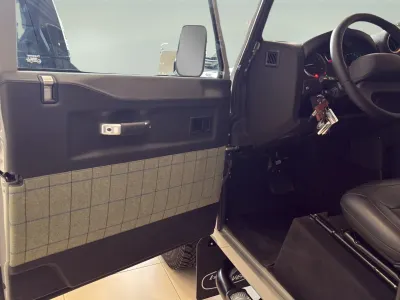 2014 لاند روفر ديفيندر 90