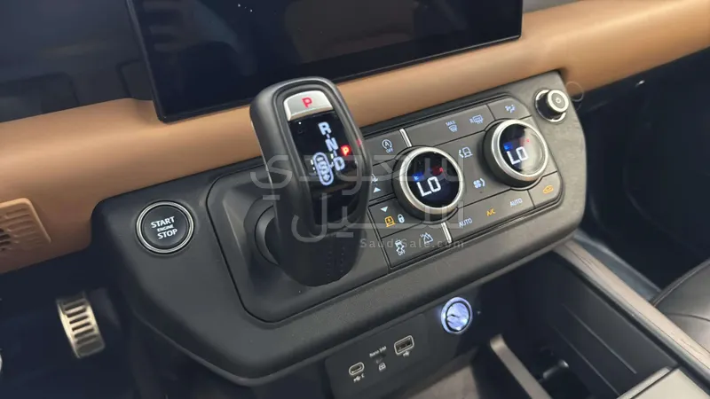 2024 لاند روفر ديفيندر اكس