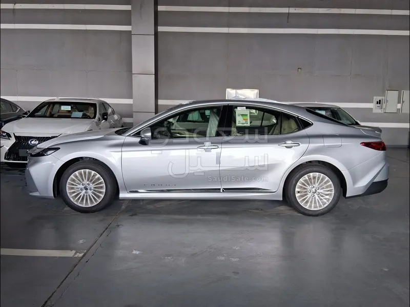 2026 تويوتا كامري ال اي