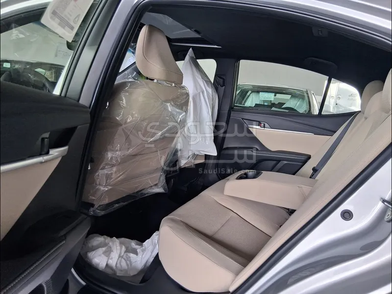 2026 تويوتا كامري ال اي