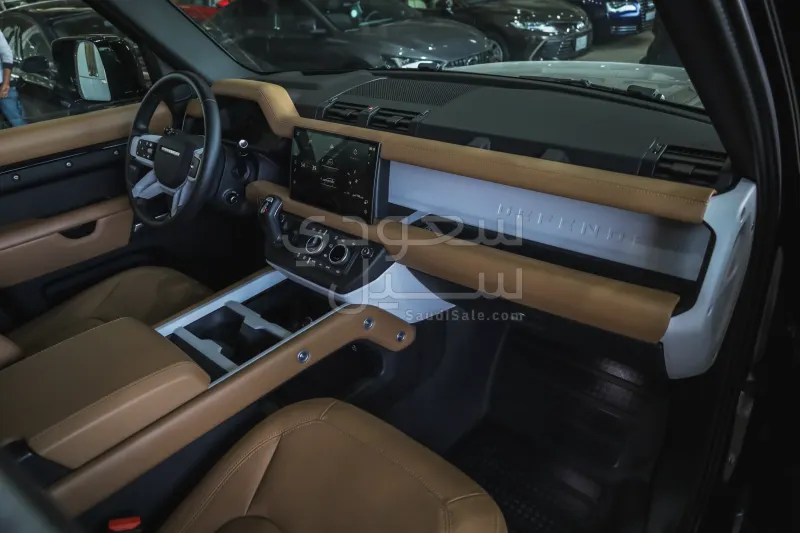 2025 لاند روفر ديفيندر اس اي