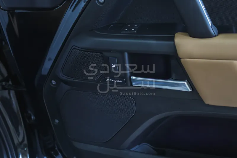 2025 لاند روفر ديفيندر اس اي