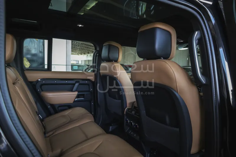 2025 لاند روفر ديفيندر اس اي