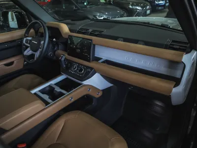 2025 لاند روفر ديفيندر اس اي