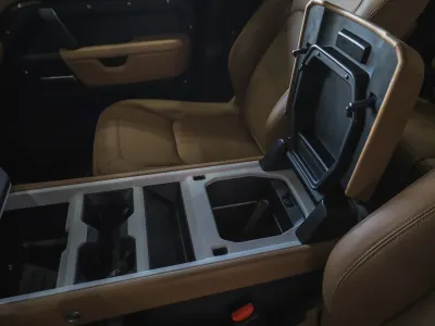 2025 لاند روفر ديفيندر اس اي