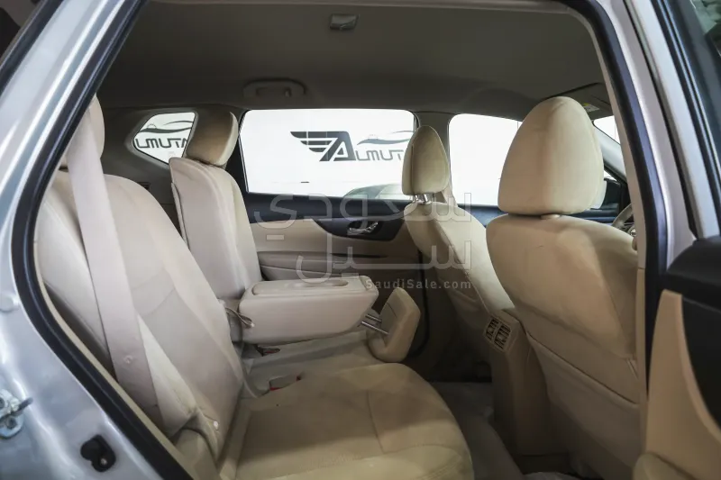 2015 نيسان اكس - ترايل