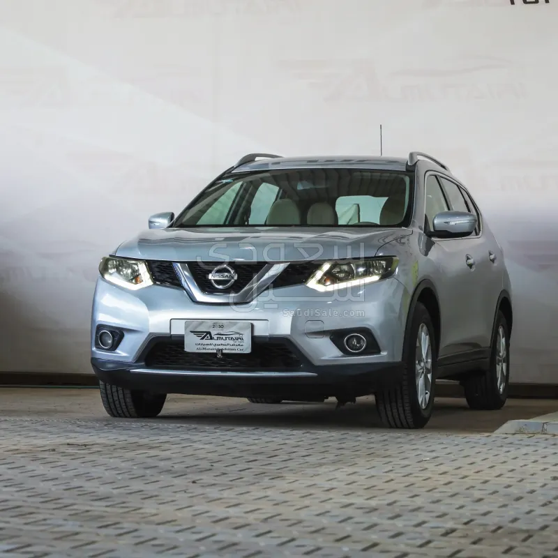 2015 نيسان اكس - ترايل