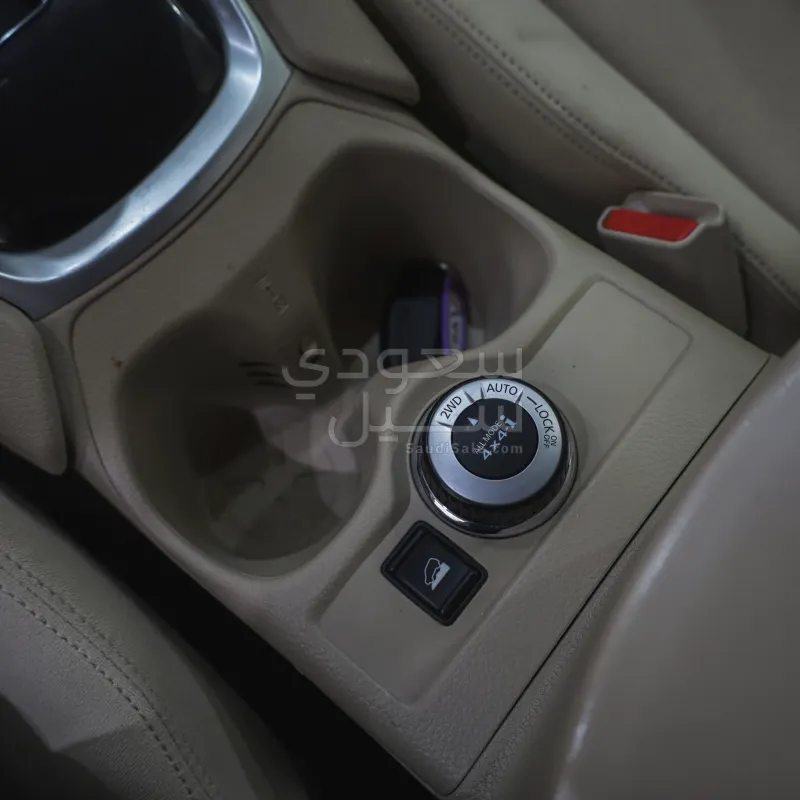 2015 نيسان اكس - ترايل