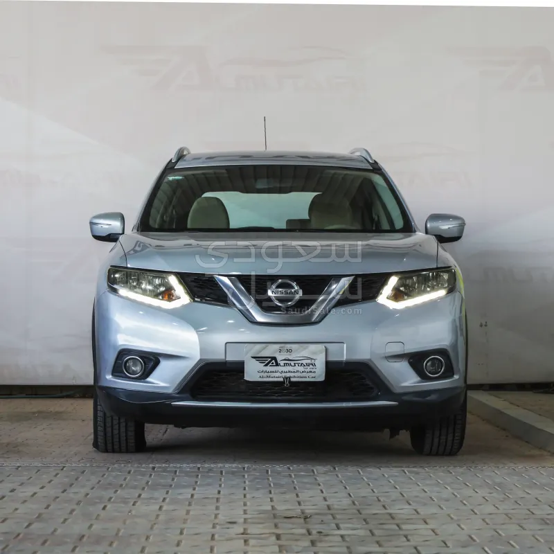 2015 نيسان اكس - ترايل