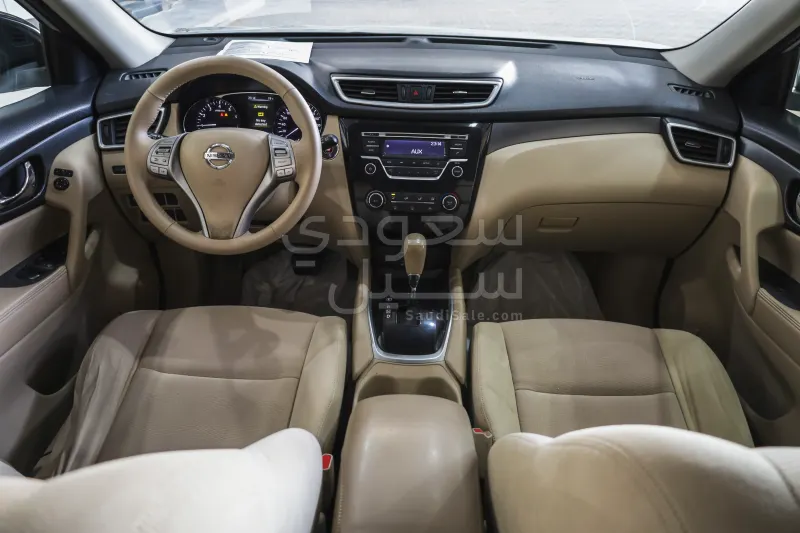 2015 نيسان اكس - ترايل