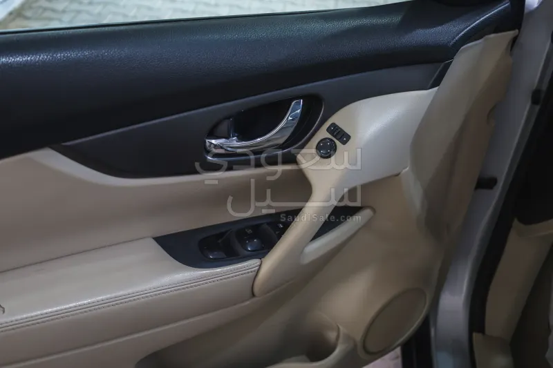 2015 نيسان اكس - ترايل