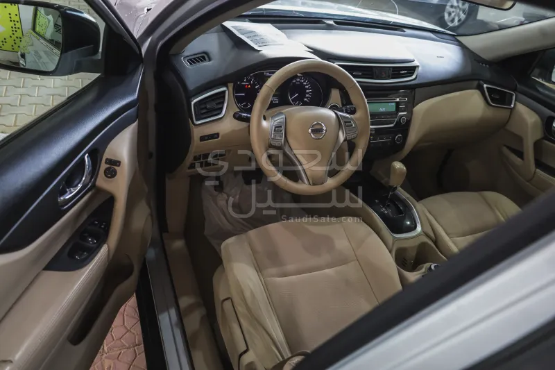 2015 نيسان اكس - ترايل