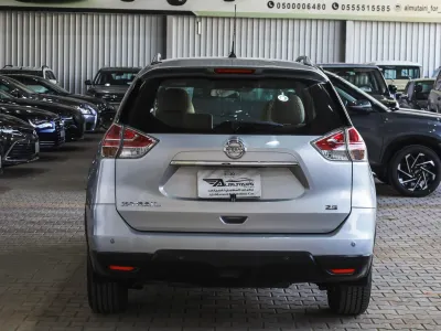 2015 نيسان اكس - ترايل