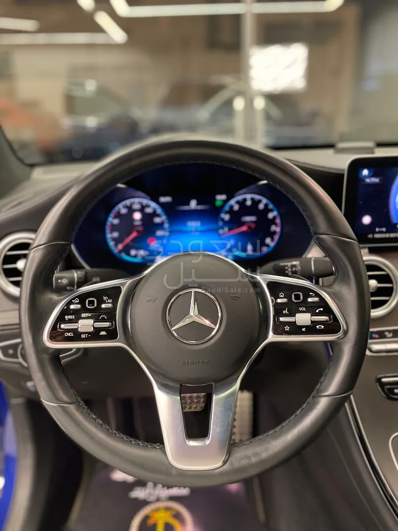 2023 مرسيدس - بنز جي إل سي 300 كوبيه